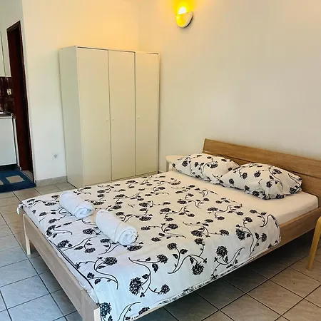 Bright Side Apartment *