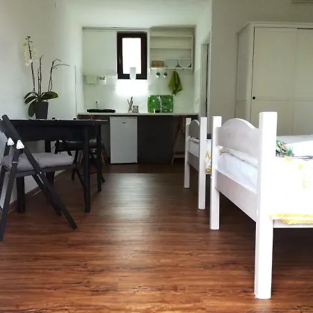 Bright Side Apartment *