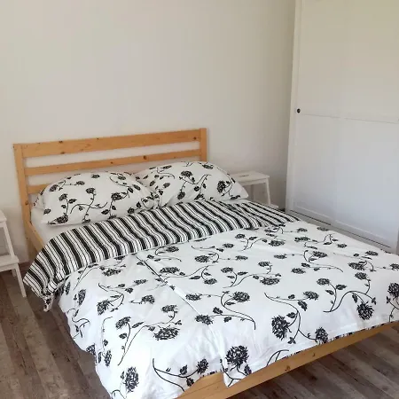 Bright Side Apartment *
