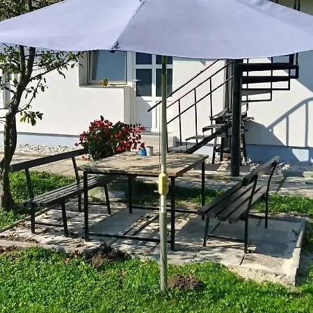 Bright Side Apartment *